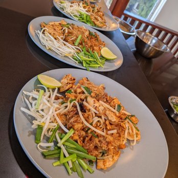 Thai Cooking With Sunshine - Pad Thai chicken - Cooking Schools Near Me - San Francisco, California Thai Cooking With Sunshine - Pad Thai chicken - Cooking Schools Near Me - San Francisco, California