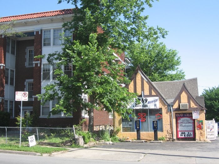 MR Z’S IN AND OUT Updated October 2024 15 Reviews 1600 W 39th St, Kansas City, Missouri