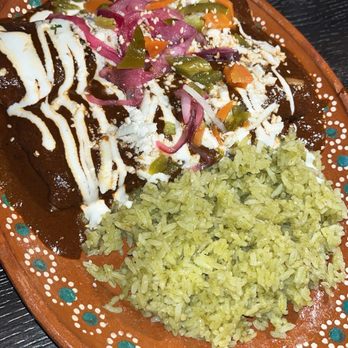 Mercado 925 - Enmoladas de puebla - steak - Mexican Near Me - Berkeley, California