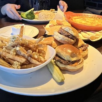 Yard House - Classic Sliders & Truffle Fries, Queso dip - New American Near Me - Lombard, Illinois