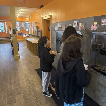 Buddhaberry - Frozen Yogurt - Ice Cream & Frozen Yogurt Near Me - Sag Harbor, New York