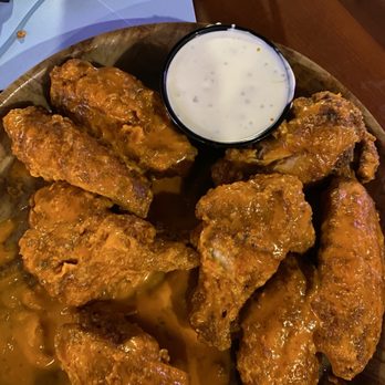 Hooters - Buffalo Kid's Wings (4) - Buffalo wings BREADED with hot sauce - American Near Me - Wethersfield, Connecticut Hooters - Buffalo Kid's Wings (4) - Buffalo wings BREADED with hot sauce - American Near Me - Wethersfield, Connecticut