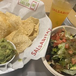 Salsarita's Fresh Mexican Grill - Chips and guacamole, bowl