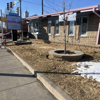 Icy Bubbles - View from street - Bubble Tea Near Me - Moline, Illinois