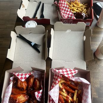 Wing Snob - 10pc Traditional wings with snobby Q sauce and fries - Chicken Wings Near Me - New Hudson, Michigan Wing Snob - 10pc Traditional wings with snobby Q sauce and fries - Chicken Wings Near Me - New Hudson, Michigan