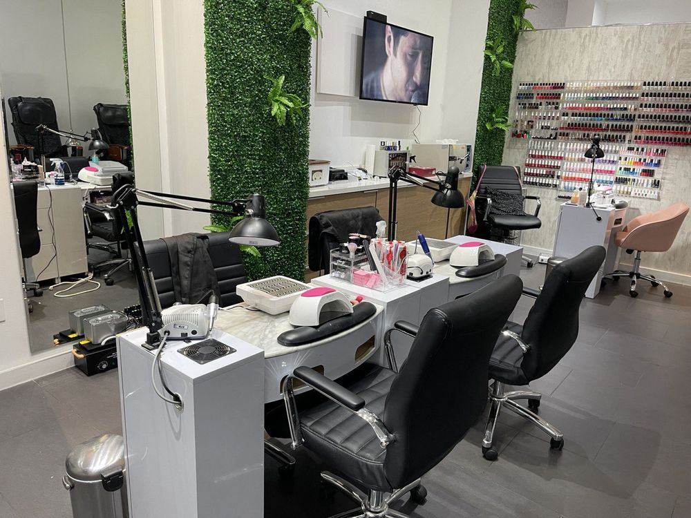Wow Beauty Bar Logo