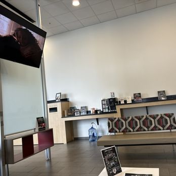 Koch 33 Toyota - Waiting area for car service. - Car Dealers Near Me - Easton, Pennsylvania Koch 33 Toyota - Waiting area for car service. - Car Dealers Near Me - Easton, Pennsylvania