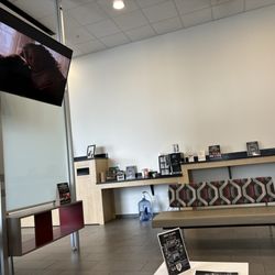 Koch 33 Toyota - Waiting area for car service.