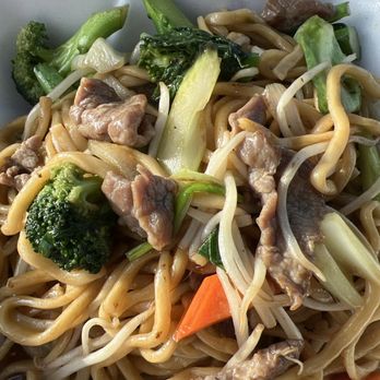Yummy Thai - Beef chow mein - Thai Near Me - Merced, California