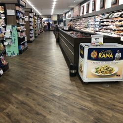 Big Y - Big Y Branford CT. Clean and remodeled.
