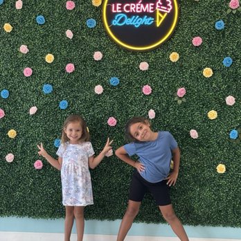 Le Creme Delight - Cute photo op! - Ice Cream & Frozen Yogurt Near Me - Pinellas Park, Florida