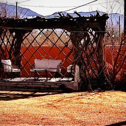 Loba Luna Bed and Breakfast - Beautiful seating area out back