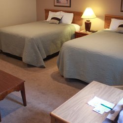 Shawano Four Seasons Resort - 2 Queen Bed Suite with pull out couch