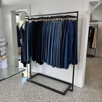 Bobbles & Lace - Women's Clothing Near Me - St Petersburg, Florida Bobbles & Lace - Women's Clothing Near Me - St Petersburg, Florida
