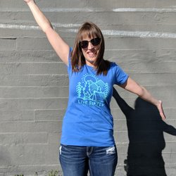 Leavenworth Shirt Company - We love the sun and sporting our fun t-shirts!