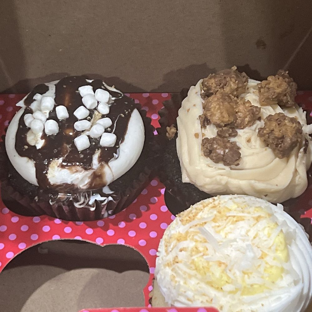 Smallcakes Palm Bay - S'more, Reese's and Coconut Cupcakes - Bakeries Near Me - Melbourne, Florida Smallcakes Palm Bay - S'more, Reese's and Coconut Cupcakes - Bakeries Near Me - Melbourne, Florida