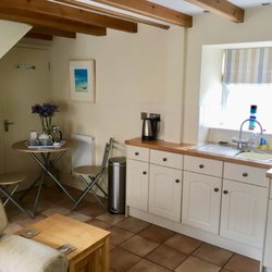 Old Town Cottage - Kitchen & dining area