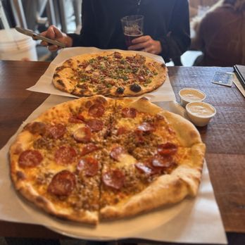 Blewett Brewing - Sausage pizza (with pepperoni) and sweet daddy! - Breweries Near Me - Leavenworth, Washington Blewett Brewing - Sausage pizza (with pepperoni) and sweet daddy! - Breweries Near Me - Leavenworth, Washington