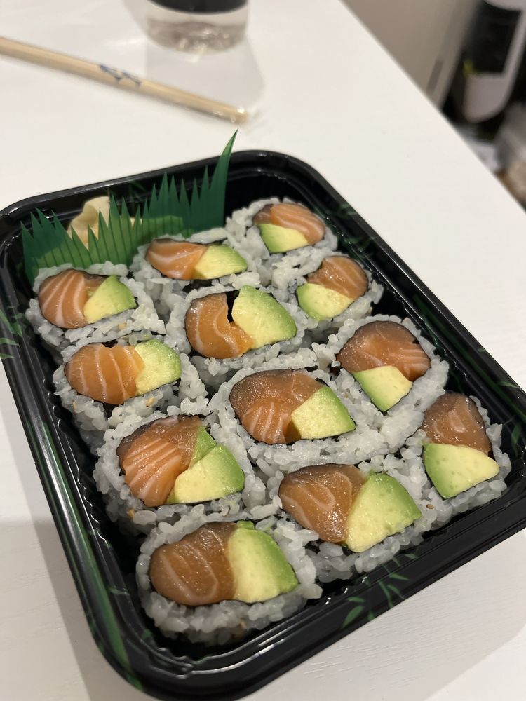 Akura Ramen & Sushi Logo