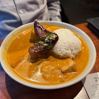 Lunette - Yellow curry - Cambodian Near Me - San Francisco, California Lunette - Yellow curry - Cambodian Near Me - San Francisco, California