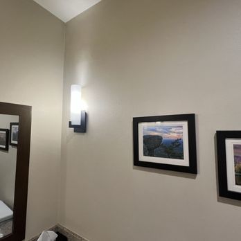 Comfort Suites Pell City I-20 Exit 158 - Walls and decor - Hotels Near Me - Pell City, Alabama Comfort Suites Pell City I-20 Exit 158 - Walls and decor - Hotels Near Me - Pell City, Alabama