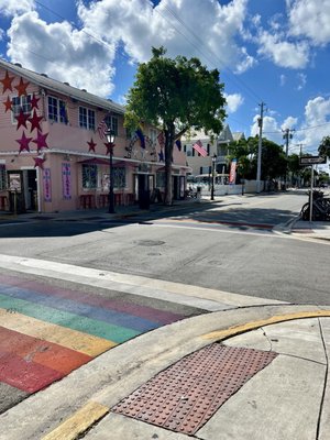 Tropical Inn by null