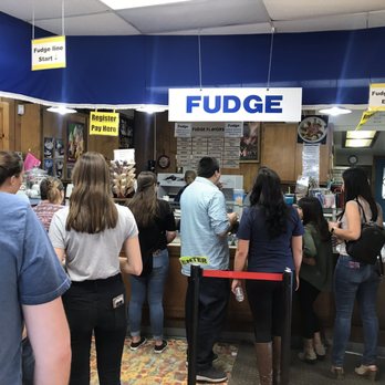 Fudge Factory Farm - Waiting in line - Candy Stores Near Me - Placerville, California