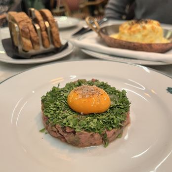 The Ivy - Steak tartare - British Near Me - London, XGL The Ivy - Steak tartare - British Near Me - London, XGL
