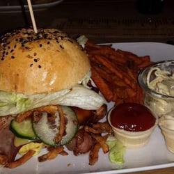 Rock & Wurst - BBQ Bacon Burger & Süßkartoffeln