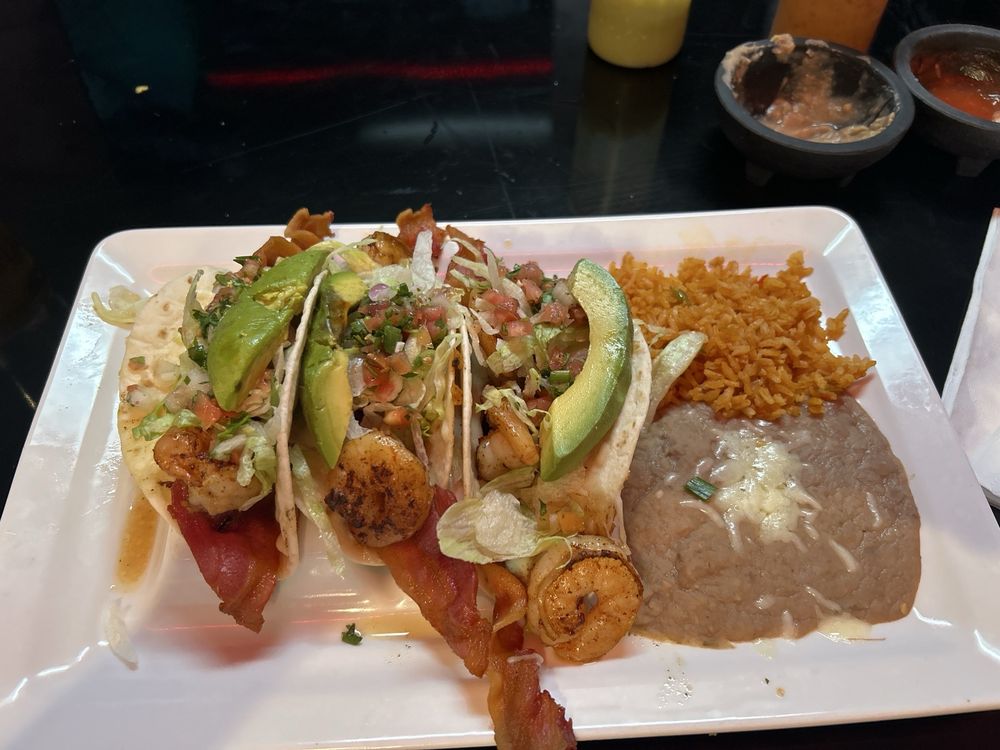 Los Gavilanes Mexican Grill