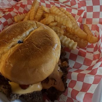 The Garage Food & Drinks - Bacon cheeseburger - American Near Me - Quitman, Mississippi The Garage Food & Drinks - Bacon cheeseburger - American Near Me - Quitman, Mississippi