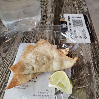 Block 9 Thai Street Eats - Fried wontons very little filling in it but okay - Thai Near Me - Henderson, Nevada Block 9 Thai Street Eats - Fried wontons very little filling in it but okay - Thai Near Me - Henderson, Nevada