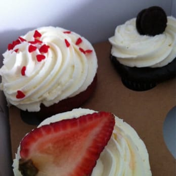 Molly's Cupcakes - Desserts Near Me - Chicago, Illinois