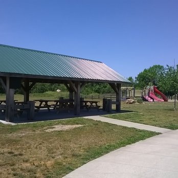Maple Avenue Nature Park - shelter near the parking lot - Parks Near Me - Terre Haute, Indiana