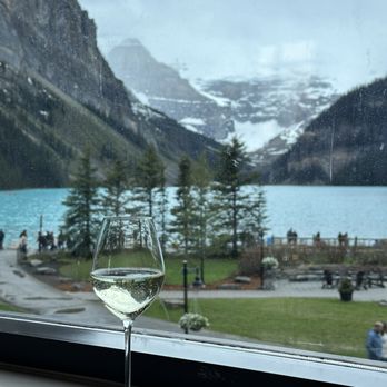 FAIRVIEW BAR AND RESTAURANT - Modern European Near Me - Lake Louise, Alberta FAIRVIEW BAR AND RESTAURANT - Modern European Near Me - Lake Louise, Alberta