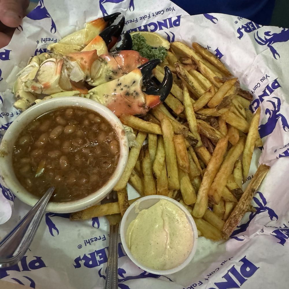Pinchers - Stone crab (large order) with baked beans and French fries - Seafood Near Me - Naples, Florida Pinchers - Stone crab (large order) with baked beans and French fries - Seafood Near Me - Naples, Florida