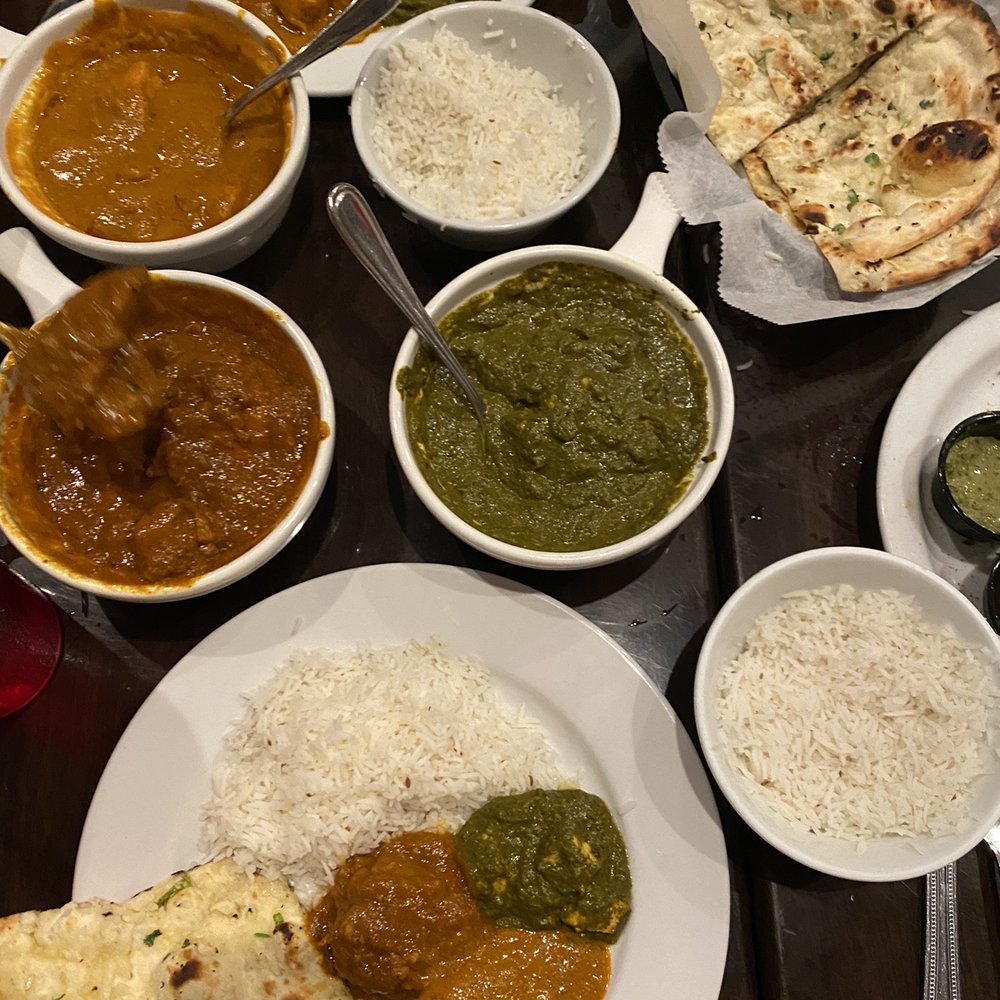 NaaN On Broughton - Chicken Vindaloo + Butter Chicken + Saag Paneer + Garlic Naan - Indian Near Me - Savannah, Georgia NaaN On Broughton - Chicken Vindaloo + Butter Chicken + Saag Paneer + Garlic Naan - Indian Near Me - Savannah, Georgia
