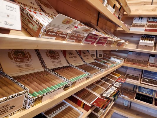 elfbar nachfüll pod läuft aus Maple Grove Tobacco Cigars & E-cig Center, 13316 Bass Lake Rd, Maple Grove,  MN 55311, US