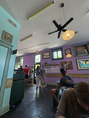 Lona's Lil Eats by null