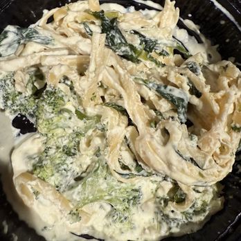 Vicino Restaurante Italiano - Alfredo with spinach and broccoli - Italian Near Me - Silver Spring, Maryland Vicino Restaurante Italiano - Alfredo with spinach and broccoli - Italian Near Me - Silver Spring, Maryland