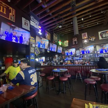 901 Bar & Grill - Sports Bars Near Me - Los Angeles, California