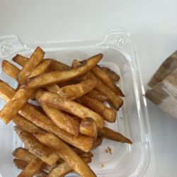 Bozzelli's Italian Deli-Crystal City - A handful of Fries