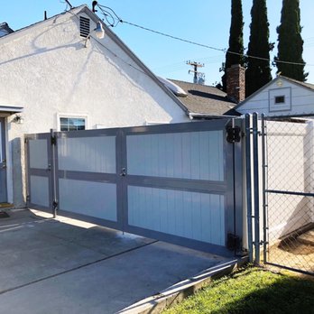 Anaheim Fence - Vinyl combo driveway fencing with steel frame and single wall gate. - Fences & Gates Near Me Anaheim Fence - Vinyl combo driveway fencing with steel frame and single wall gate. - Fences & Gates Near Me