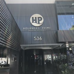 Holanda's Prime Shopping Residence