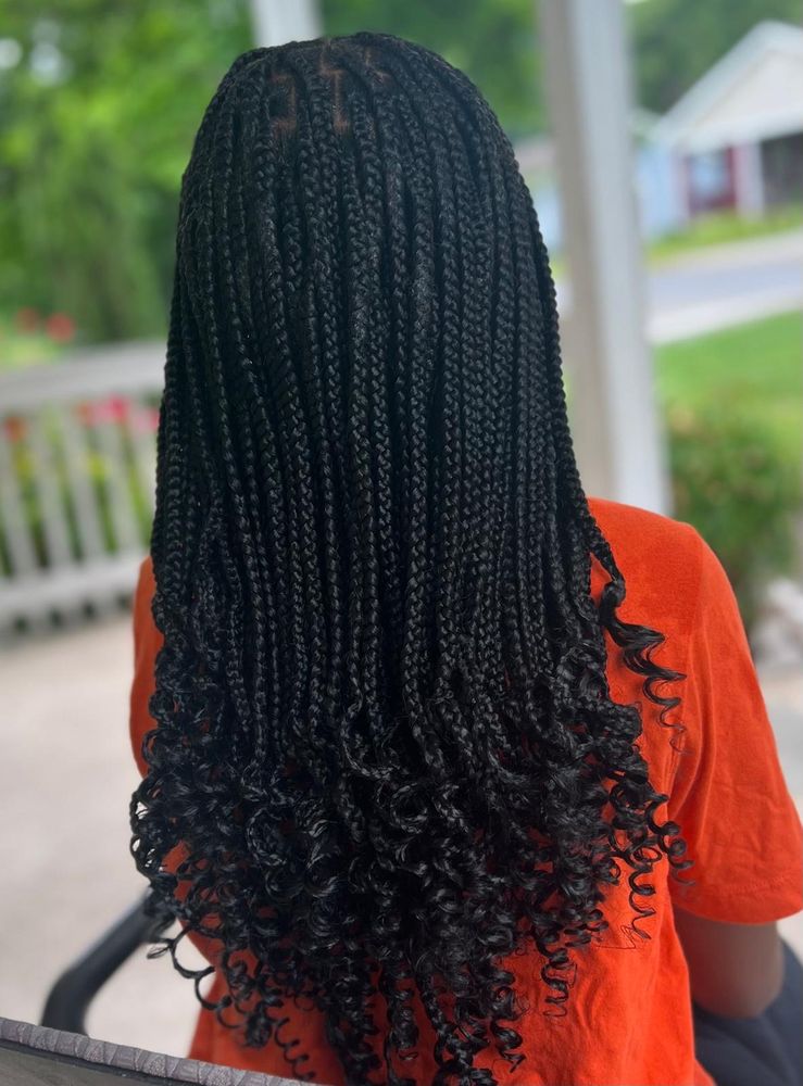 Nywele Nzuri Braiding Salon Logo