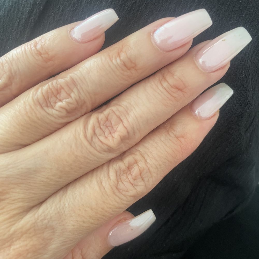 Went in yesterday to get my nail fill and Tiffany did a beautiful job. I even decided to go a little fancy by adding CHROME COLOR!