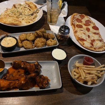 North & Maple Kitchen + Bar - Buffalo wings, shrimp pasta (added chicken), pepperoni flat bread, fries, fried pickles (don't recommend) - New American Near Me - Tinley Park, Illinois North & Maple Kitchen + Bar - Buffalo wings, shrimp pasta (added chicken), pepperoni flat bread, fries, fried pickles (don't recommend) - New American Near Me - Tinley Park, Illinois