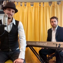 Segui Piano Bar - Seguí: es un dúo musical compuesto por Guillermo(voz), y Sebastián(piano). De estilo autodenominado piano bar.