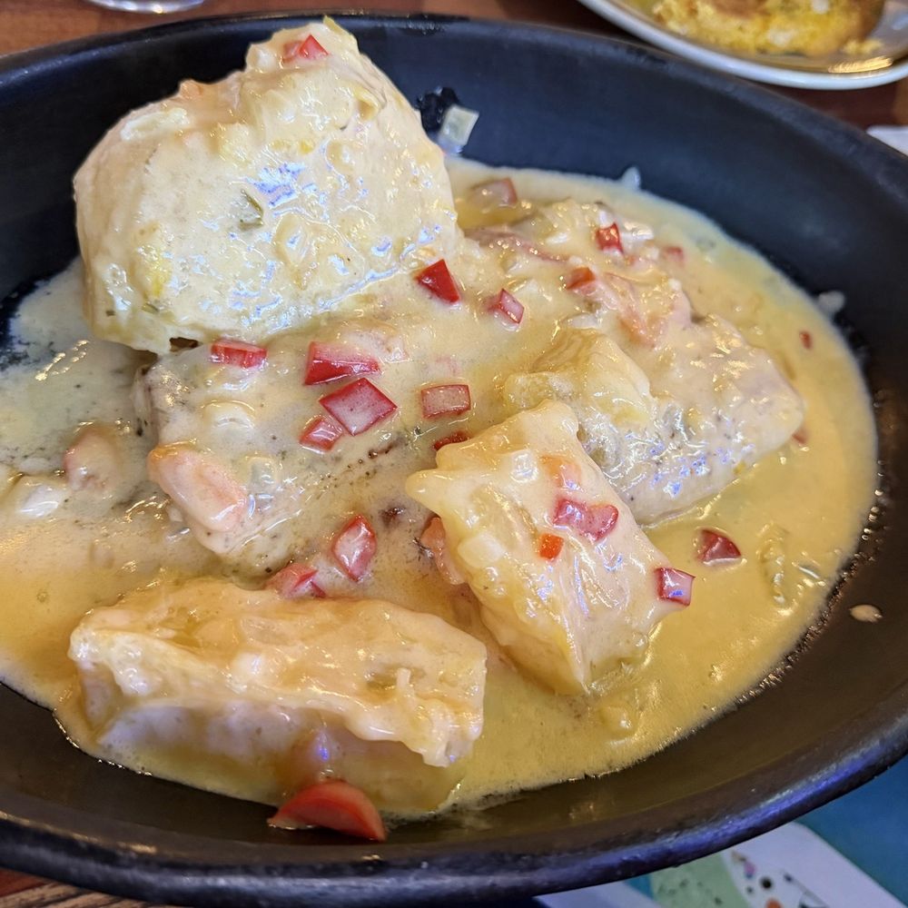 Mi Pueblo - Mahi mahi with potatoes and gravy - Colombian Near Me - Miami, Florida Mi Pueblo - Mahi mahi with potatoes and gravy - Colombian Near Me - Miami, Florida