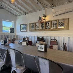 Smoky Dreams Barbecue And Catering - Indoor dining area with A/c